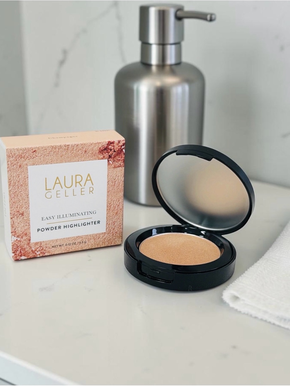 Laura Geller Easy Illuminating Powder Highlighter Champagne .12 oz
